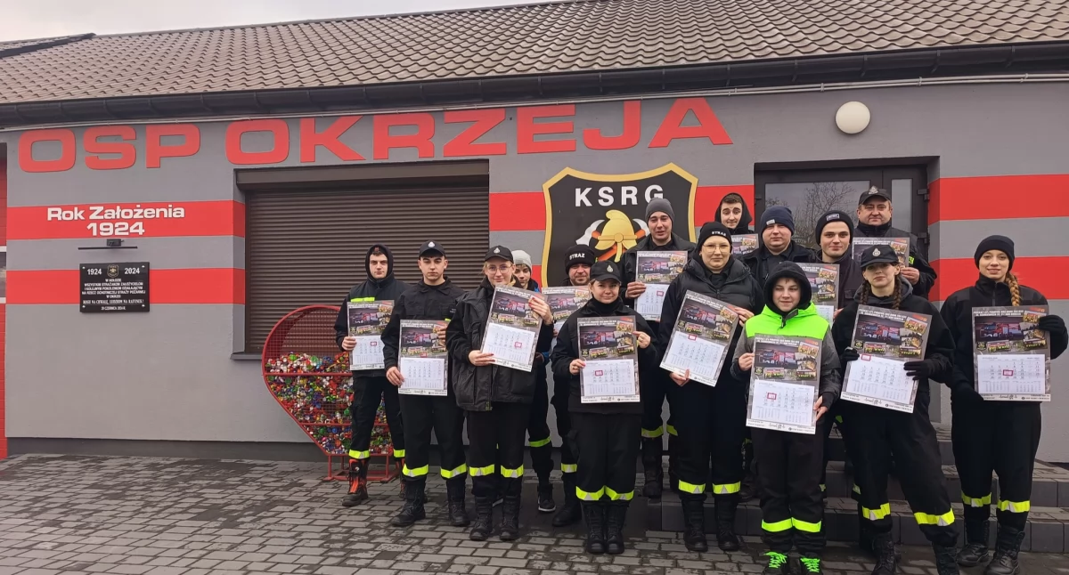 Strażacy z Okrzei odwiedzili mieszkańców z kalendarzami i dziękują za każde dobre słowo