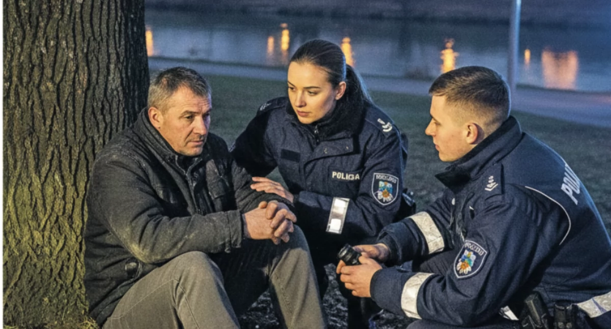 „Uratowali mojego syna!”: Roztrzęsiona mama (66 l.) dziękuje BOHATEROM W NIEBIESKICH MUNDURACH po dramatycznej obławie w święta