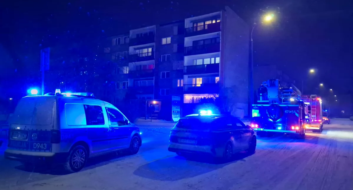 O włos od tragedii w Łukowie! Chciał skoczyć z balkonu, uratował go brat!