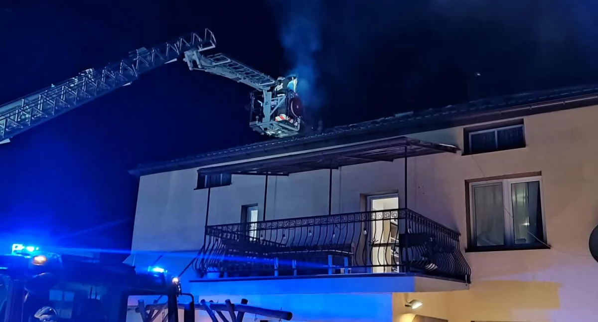 Strażacy z Łukowa alarmują: Nigdy nie rób tego, gdy pali się sadza!