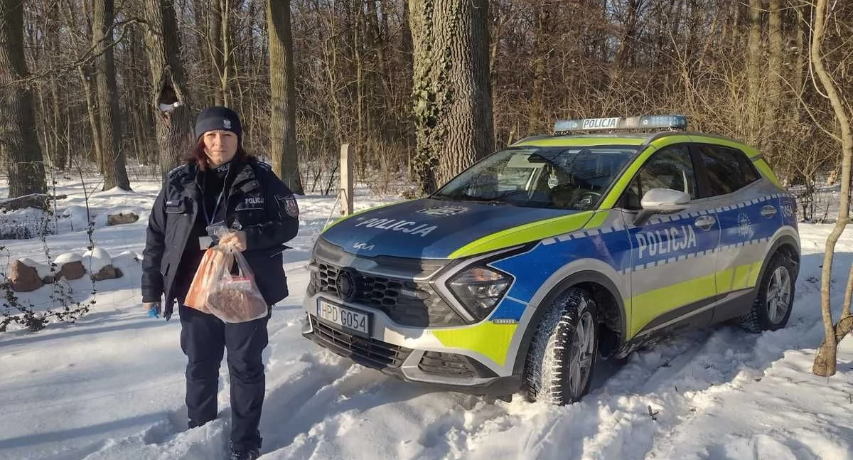 Policjanci uratowali seniora przed głodem w mroźne dni