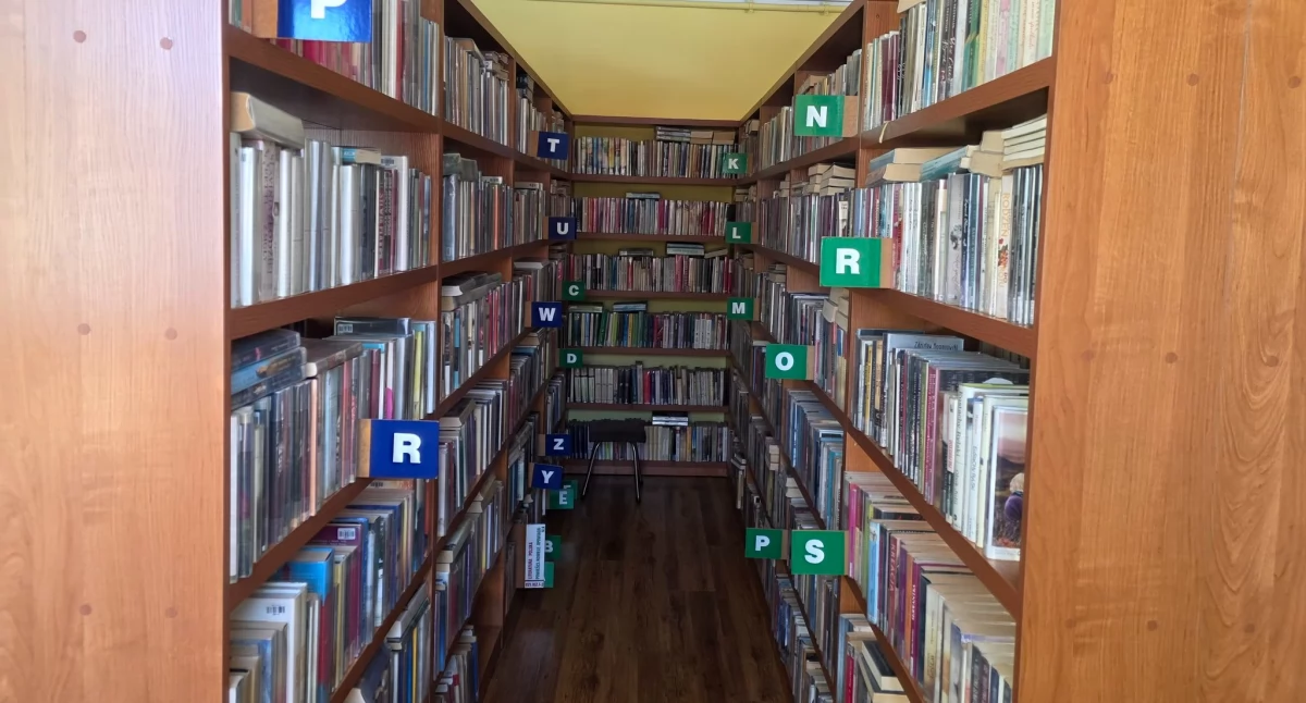Biblioteka w Łukowie: Nowe regały w Filii nr 1