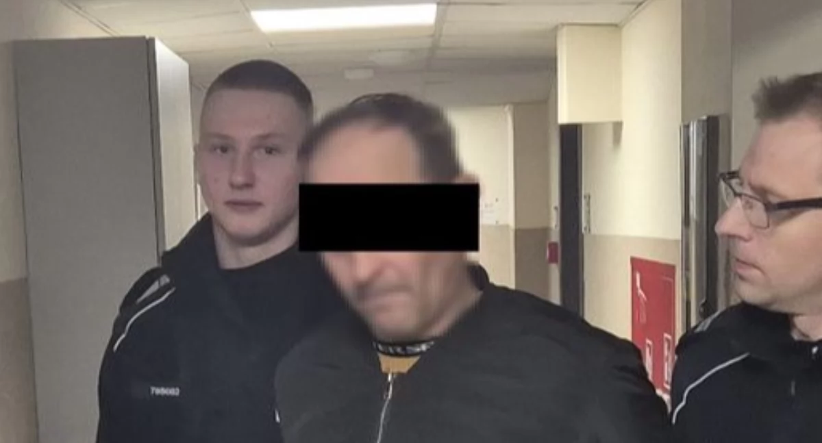 Chciał spalić dom, bo zginęły mu kluczyki. Szokujący finał awantury w gminie Adamów
