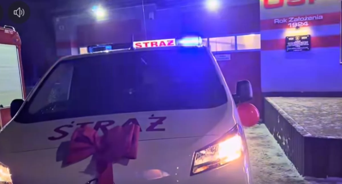 To była wielka feta w Okrzei! Zobacz, co strażacy wprowadzili do garażu