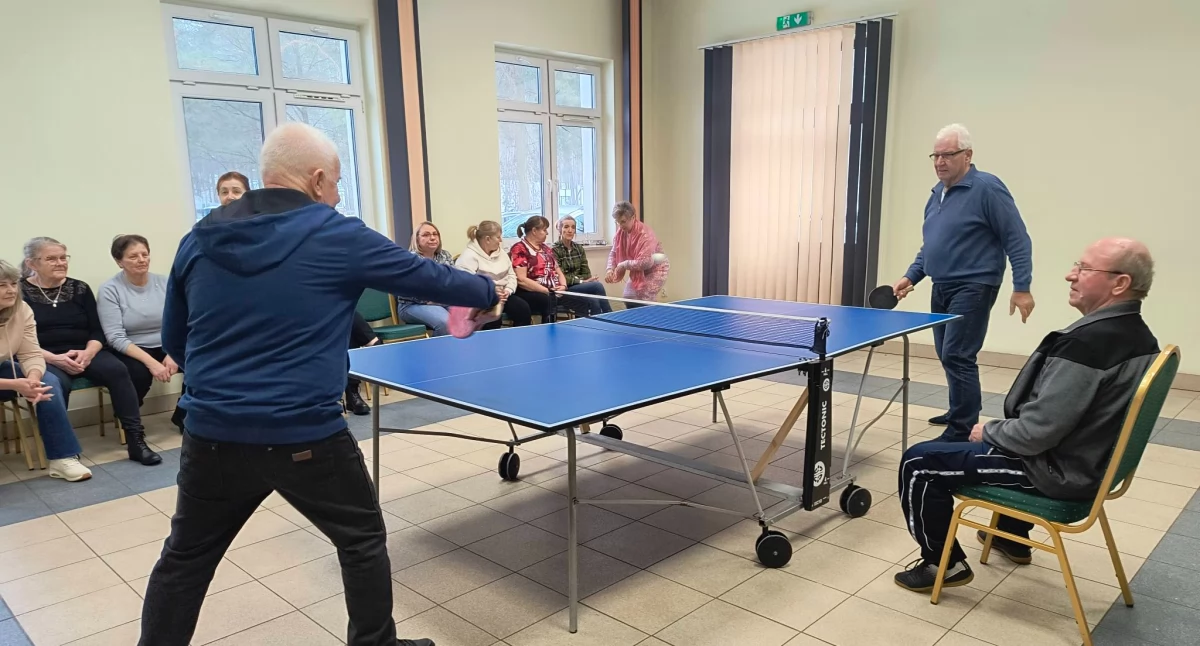 Seniorzy z gminy Łuków zagrali w tenisa stołowego i już szykują się na rewanż w marcu