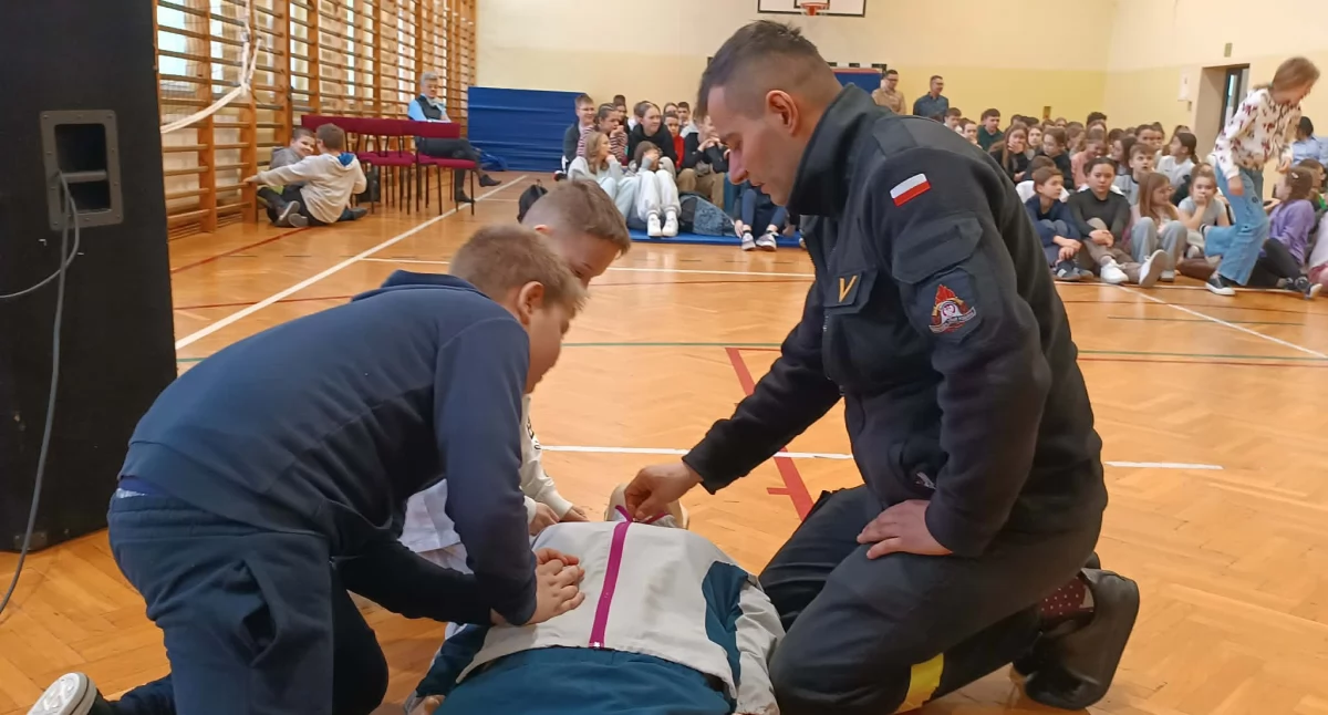 Strażacy z Łukowa w akcji: Uczniowie ze Starych Kobiałek przeszli ważne szkolenie