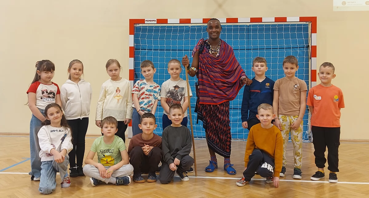 Prawdziwy Masaj w Dębowicy! Szkoła pomogła dzieciom z Afryki (FOTO)