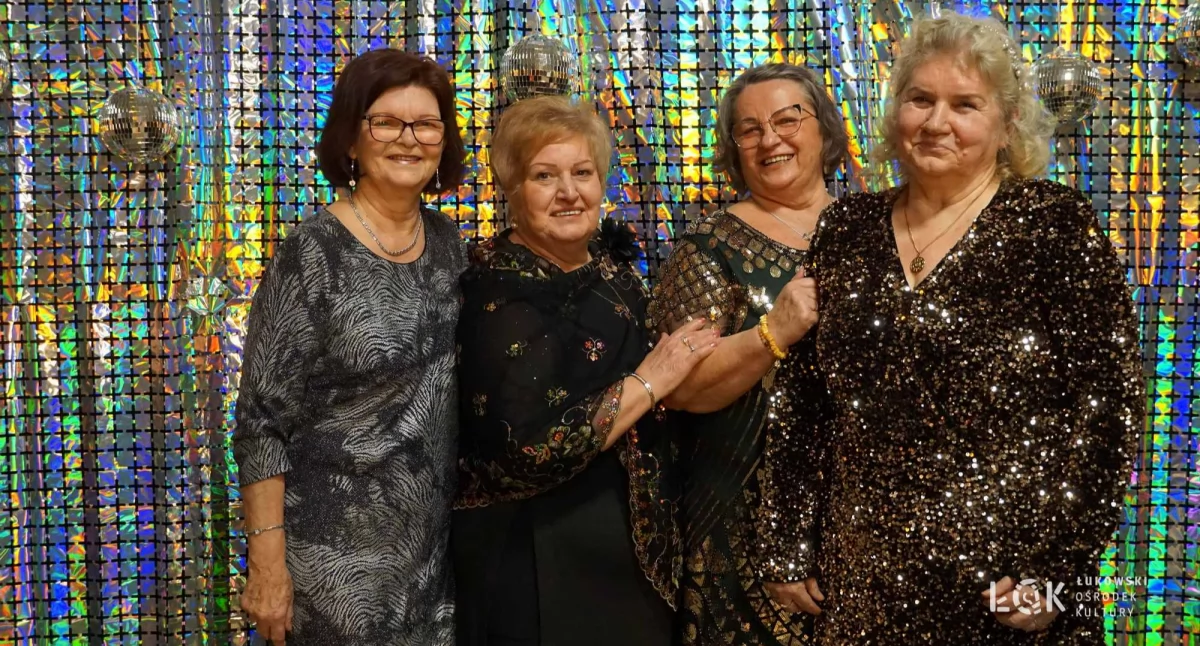 Łuków: Seniorzy z cekinowym blaskiem pożegnali styczeń (GALERIA)