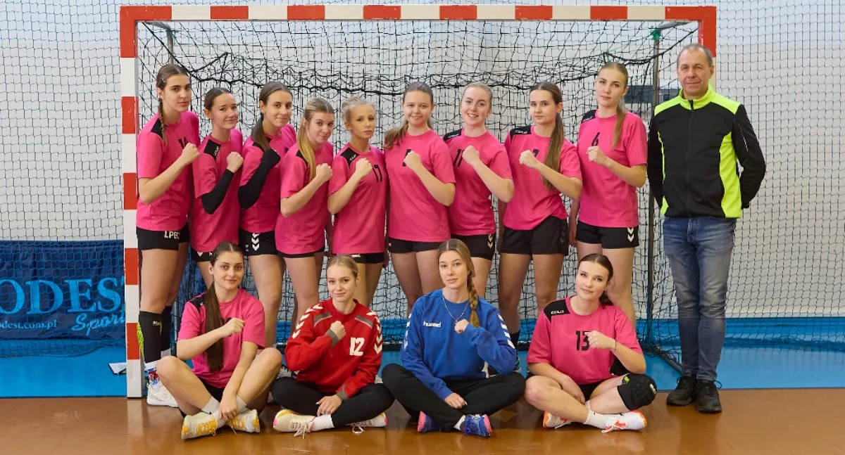 Łuków: Piłkarki ręczne z I LO na podium w regionie i w finale wojewódzkim