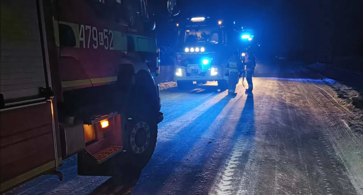 Poważny pożar po północy! Strażacy z Łukowa i Dąbia w nocnej akcji