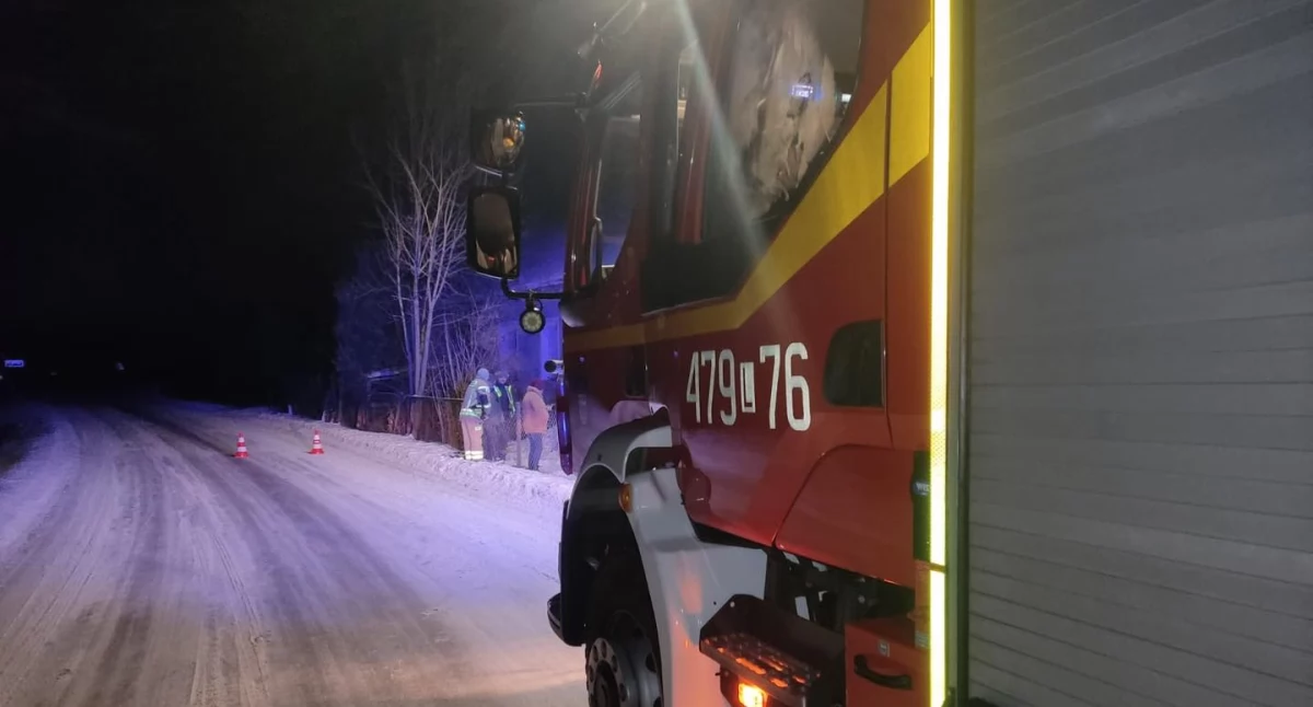 Woda wdarła się do domu w Burcu. Zobacz, jak działali strażacy!