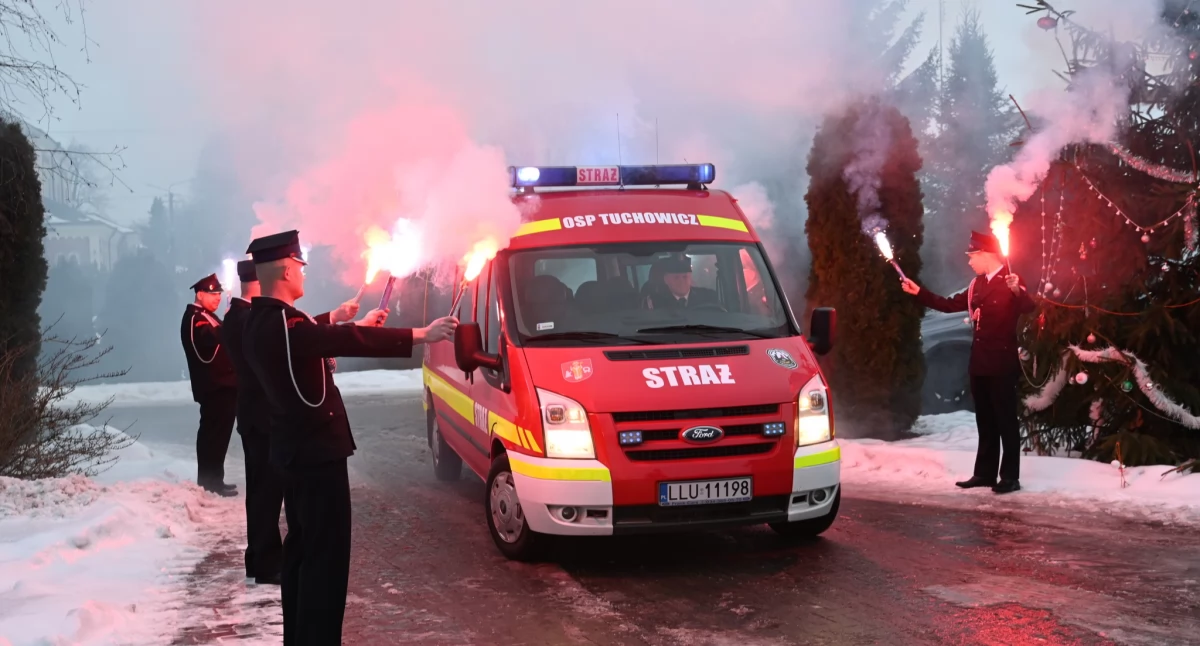 Sami zbudowali garaż i dostali nowe auto! Tak działa OSP Tuchowicz.