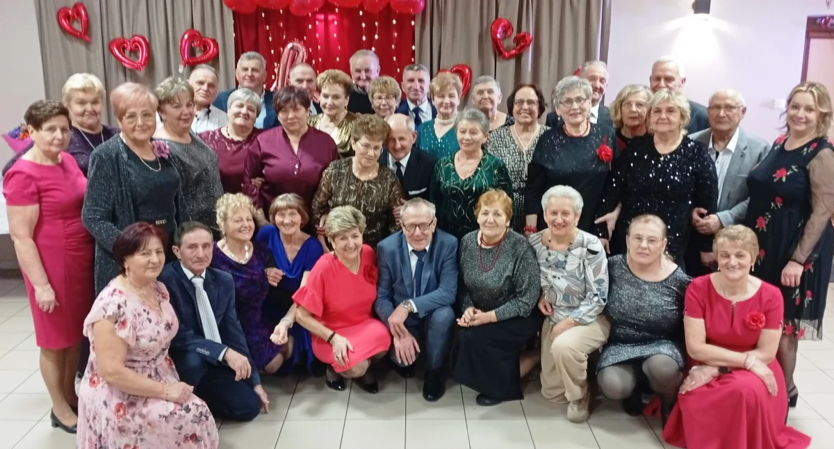 Miłość nie zna wieku! Zobacz, co działo się w Gołąbkach. Skecz o oświadczynach podbił sieć!