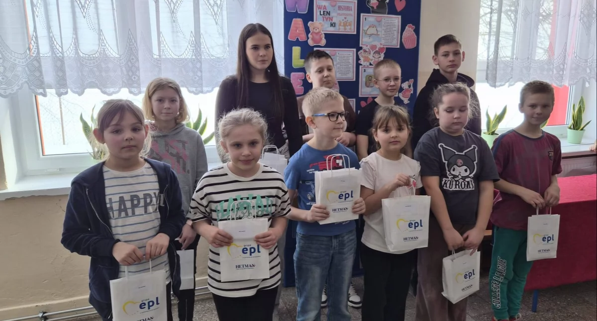 Szkoła w Woli Bystrzyckiej: Niezwykły talent uczniów docenił europoseł Krzysztof Hetman