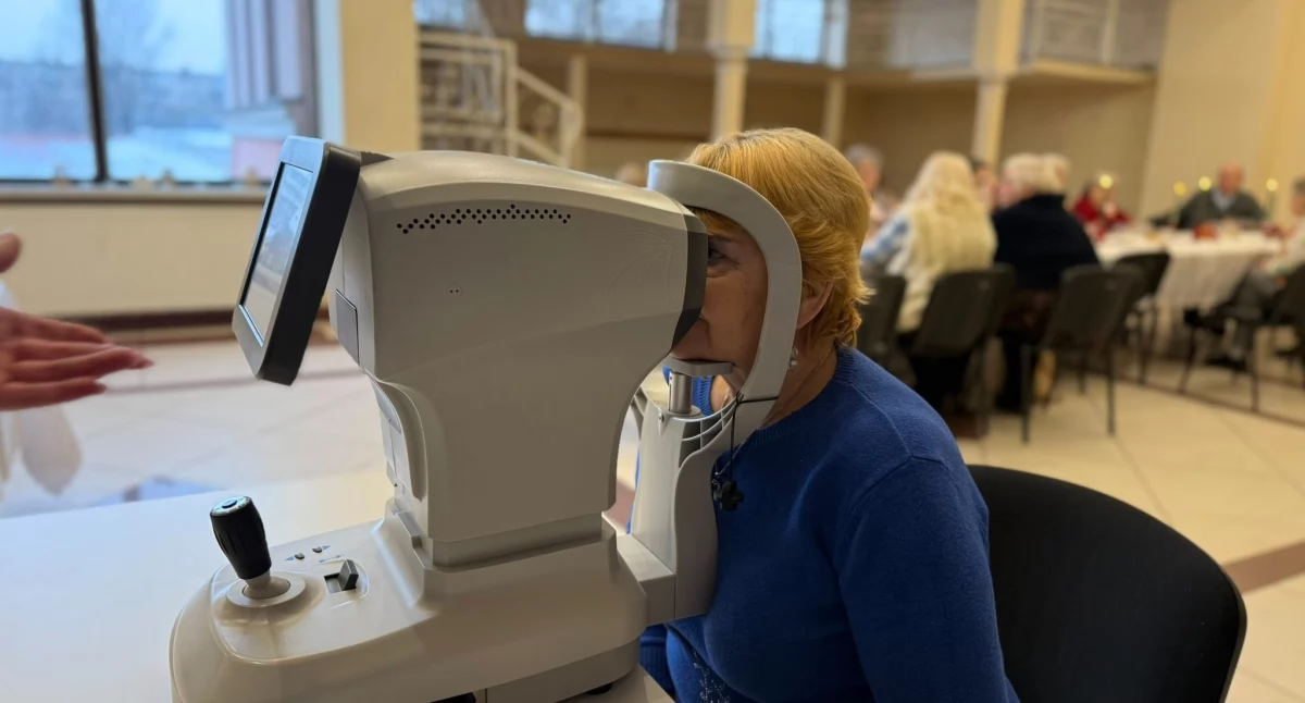 Darmowe badania wzroku dla seniorów w Łukowie: specjaliści odwiedzili lokalne kluby