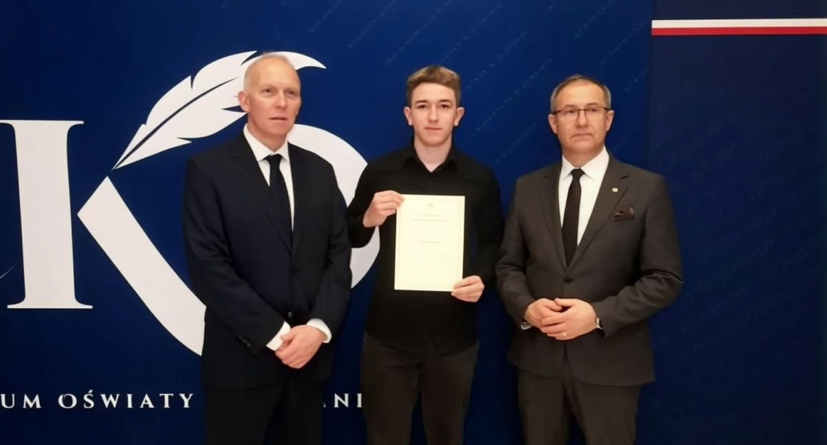 Dawid Sobiech z łukowskiej „Warszawskiej” nagrodzony przez premiera: sukces ucznia Zespołu Szkół nr 2 w zawodzie przyszłości