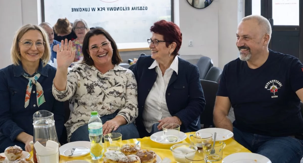 Pączki zniknęły w mgnieniu oka! Zobacz, kto świętował w łukowskim PCK