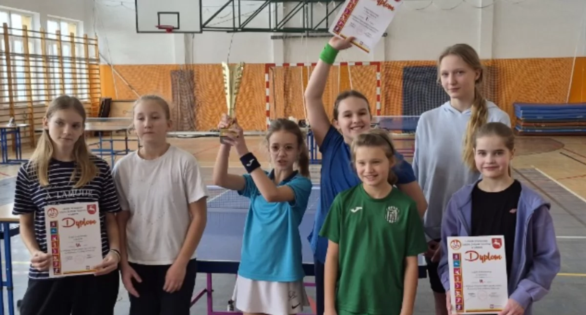Sukces wywalczony przy stole. Dziewczęta z ZSP Dębowica idą po medal wojewódzki