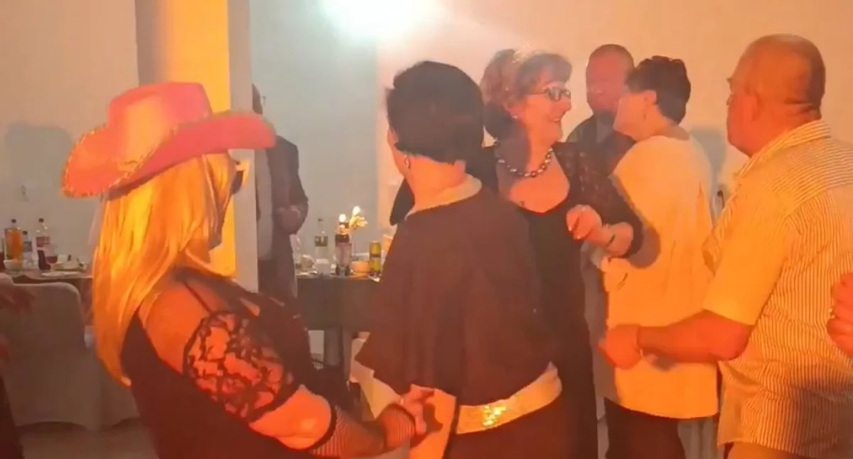 Mieszkańcy Wólki Ciechomskiej bawili się na balu karnawałowym z DJ-em Rysiem
