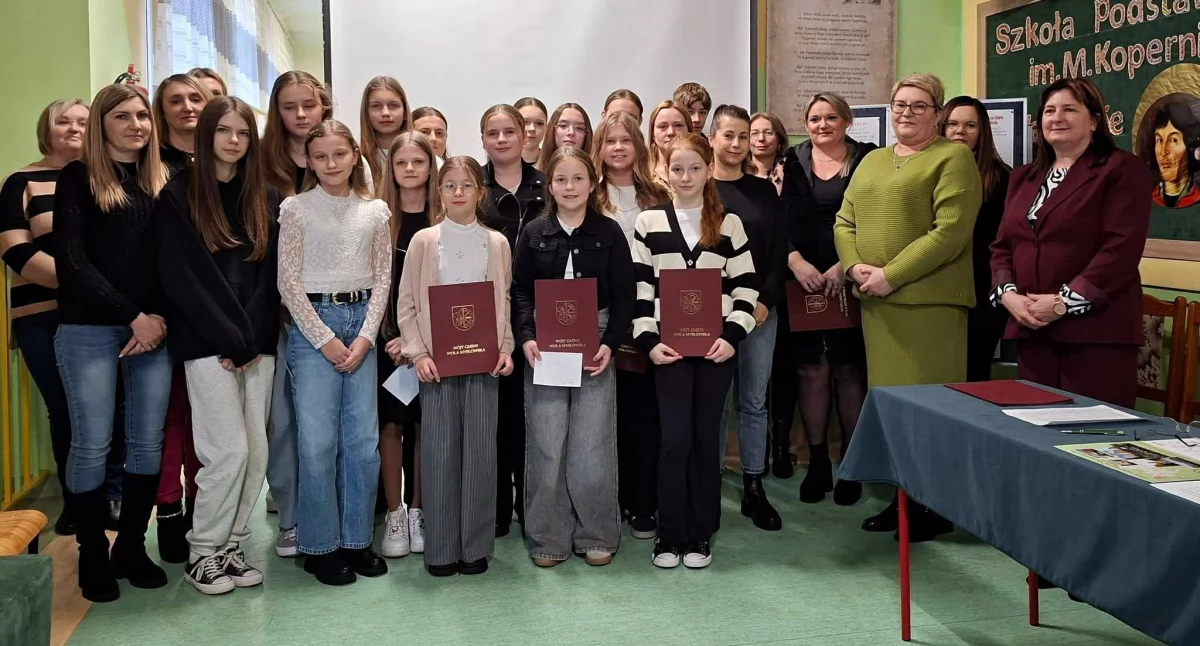 Wójt Kinga Szerszeń nagrodziła prymusów. Mamy listę stypendystów!