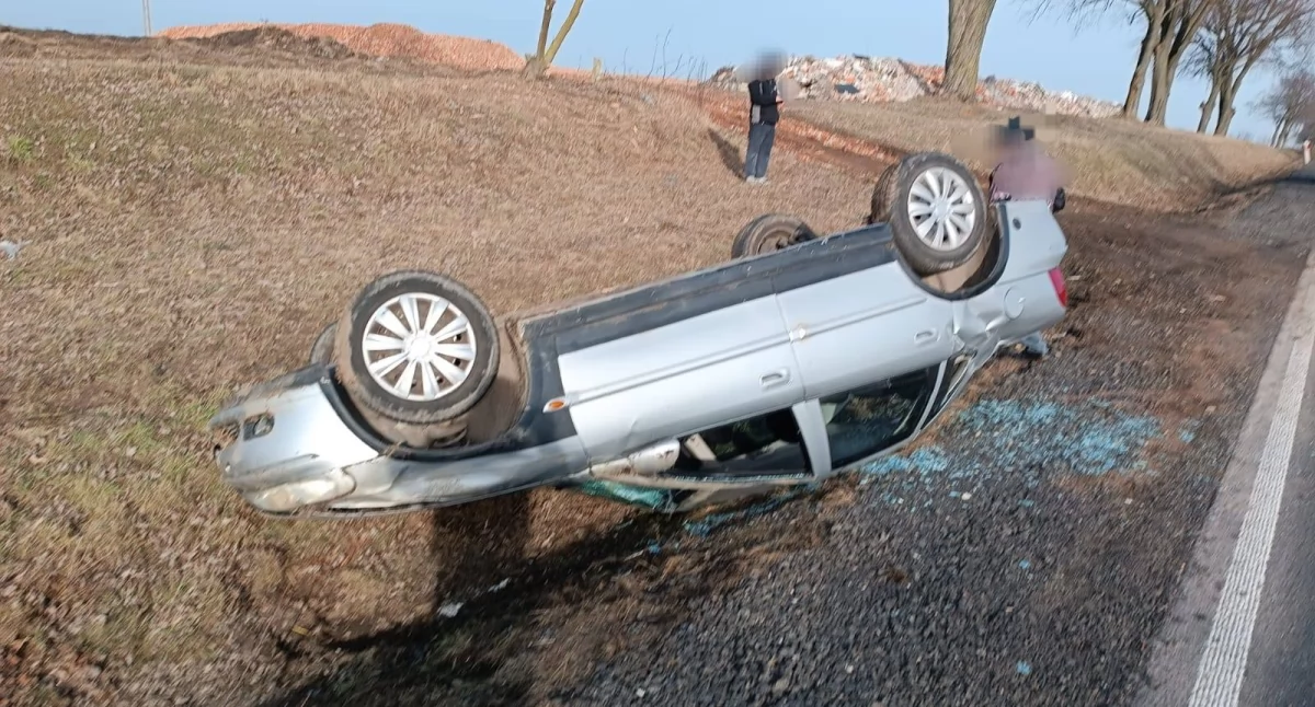  Wypadek i dachowanie na DK48. Utrudnienia w ruchu