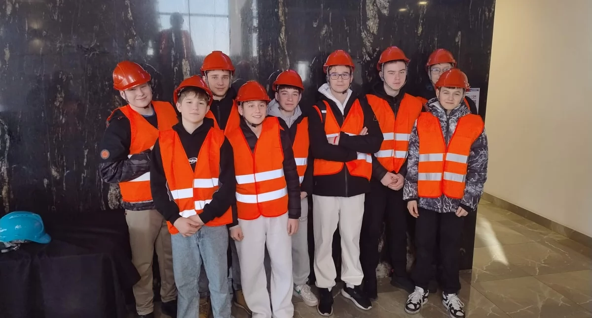 Zobacz, co robili uczniowie ze Starych Kobiałek w wielkiej fabryce!
