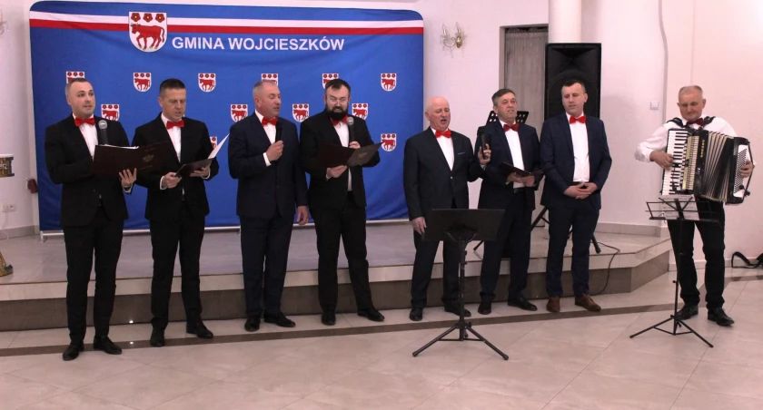 Ale niespodzianka! Wójt, przewodniczący i radni chwycili za mikrofony. Zobacz, co zaśpiewali!