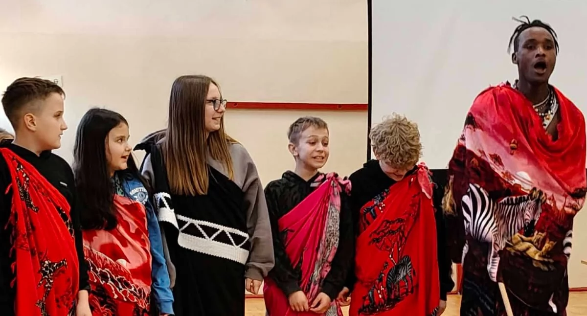 Gość z Afryki w Fiukówce! Zobacz, co Samuel pokazał uczniom