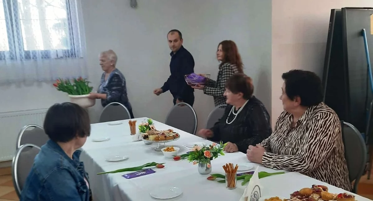 Aleksandrów świętuje Dzień Kobiet. Kacper Droś i KGW Stokrotki zaprosili panie.