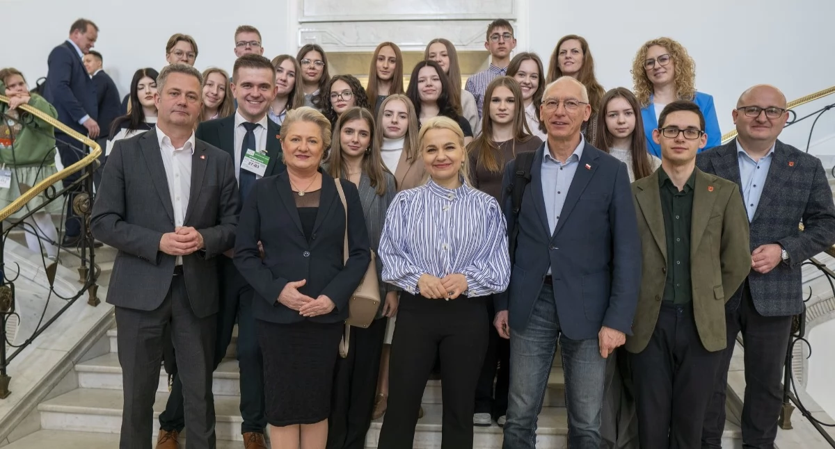 Młodzi radni z Łukowa poznają tajniki pracy Sejmu na jednej wizycie