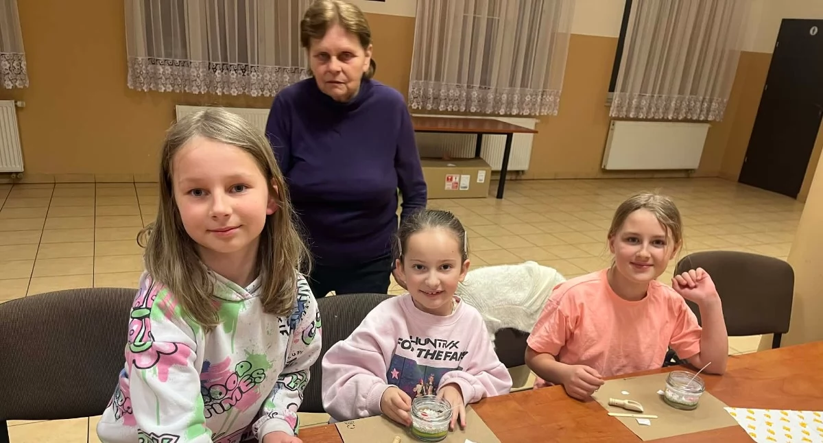 Wiosenne warsztaty w Tuchowiczu dzieci tworzą niepowtarzalne świąteczne dekoracje