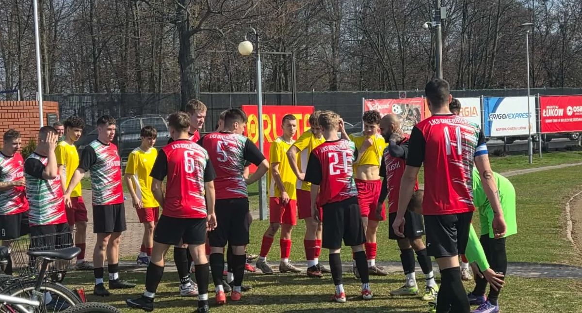 Emocjonujące starcie w Łukowie zakończone remisem 2:2 między Orlętami a LKS Dwernickim