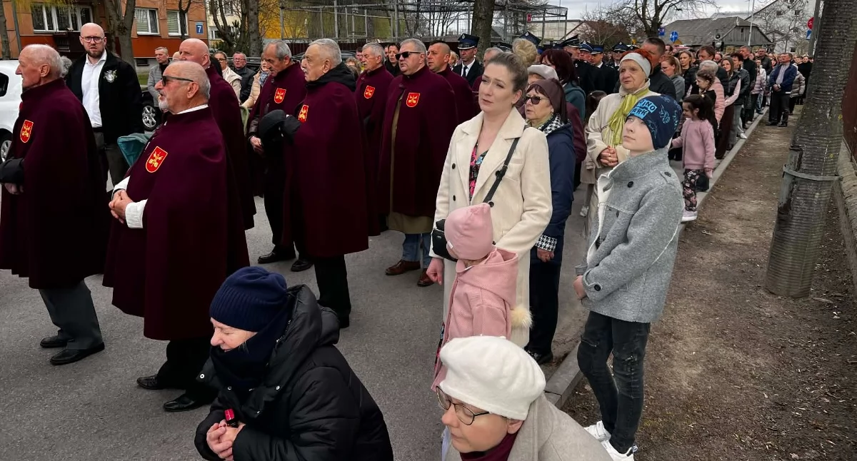 Łuków jednoczy się na drodze modlitwy i refleksji podczas Pokutnej Drogi Krzyżowej