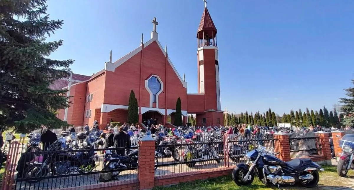 147 motocyklistów przejechało przez Łuków i okolicę modląc się i wspominając