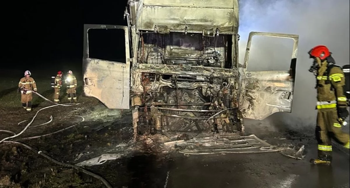 Nocny dramat na trasie! Kierowca z powiatu łukowskiego uciekał z płonącej Scanii!