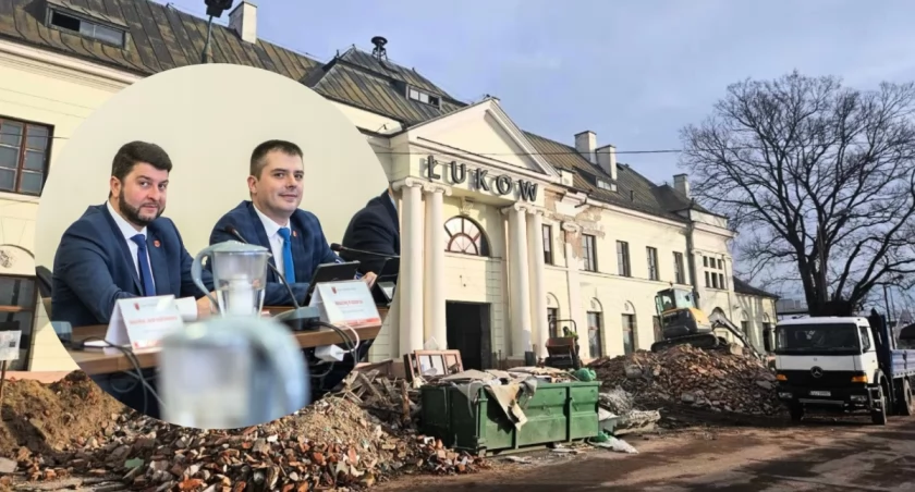 Radni Łukowa reagują na niebezpieczne chodniki przy dworcu PKP. „Można sobie nogi połamać”