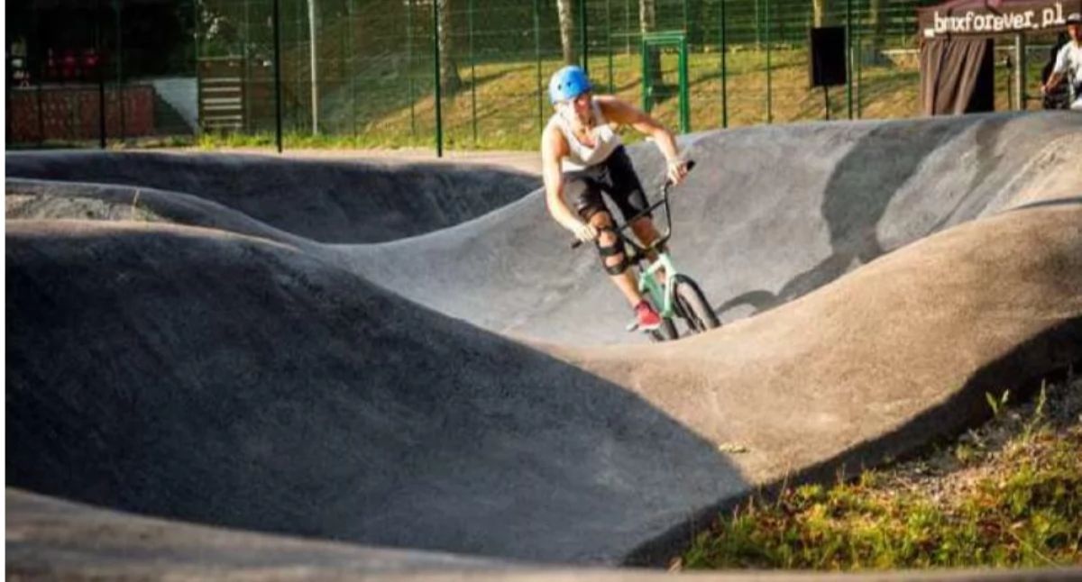 Łuków inwestuje w pumptrack nad Krzną — nowoczesny tor dla całej rodziny