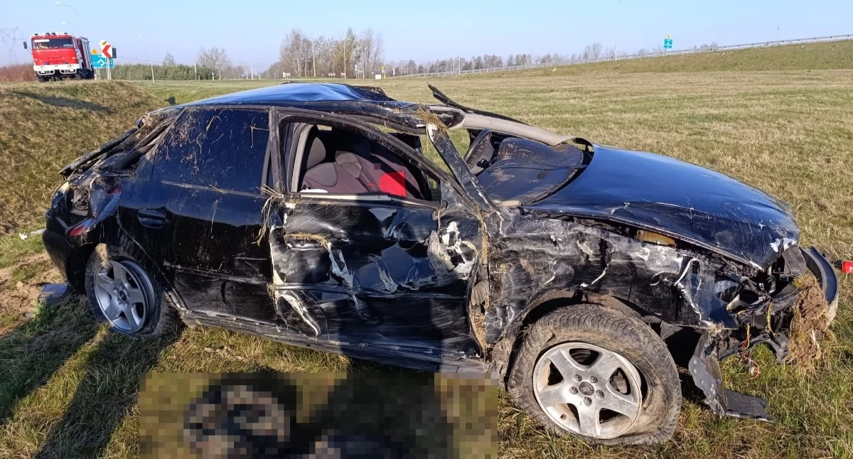 Tragiczny wypadek na DK-17: Nie żyje 23-letni kierowca