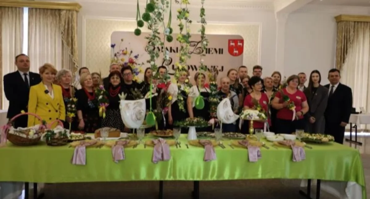 Starosta Sławomir Rzymowski robił kiełbasę na Wielkanoc podczas warsztatów z KGW 