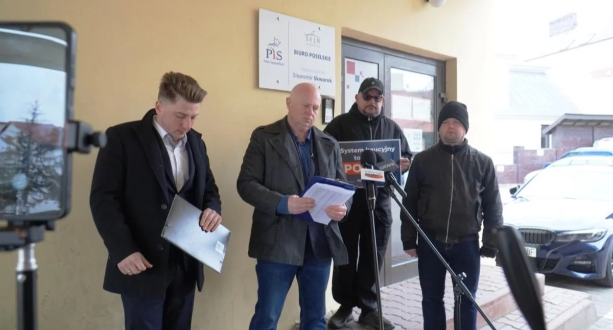 Łuków: Konfederacja mówi „stop” systemowi kaucyjnemu pod biurem posła Skwarka