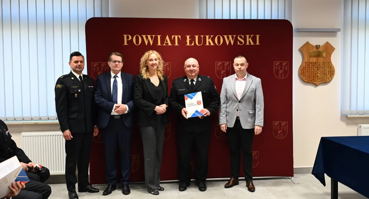 Pieniądze dla strażaków z powiatu łukowskiego. Podpisano ważne umowy
