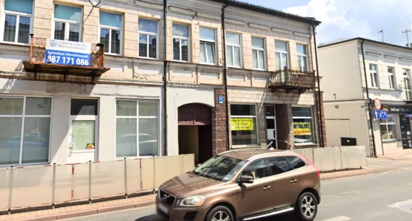Puste lokale w centrum miasta: Czy handel w Łukowie przenosi się do internetu i na obrzeża?