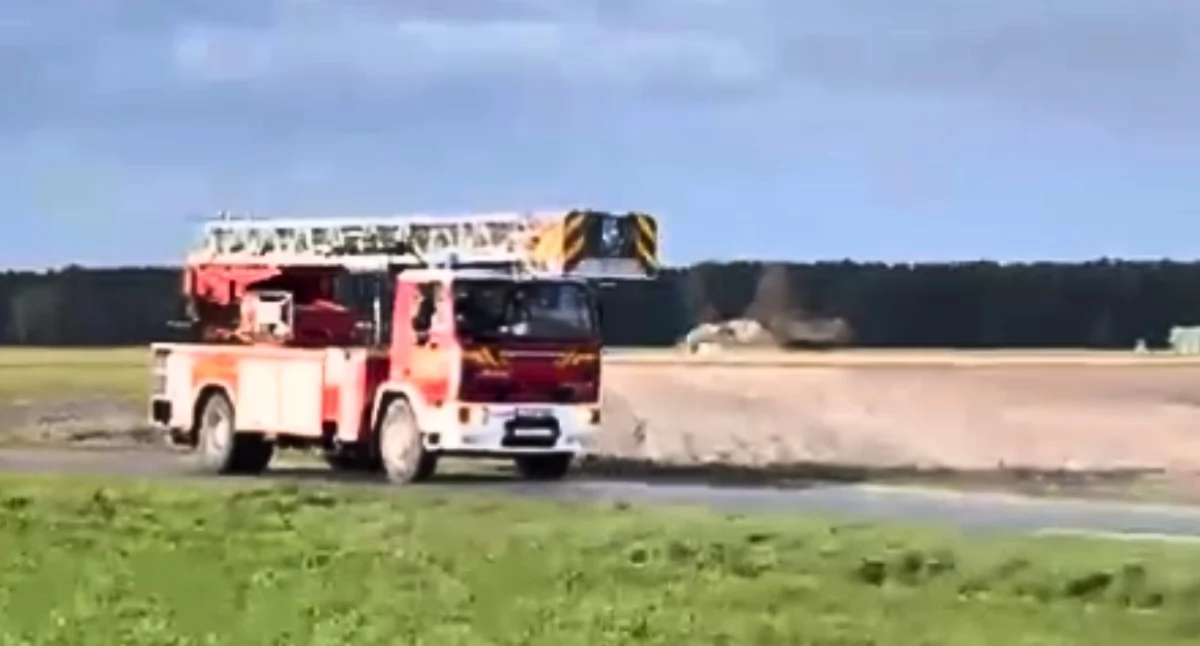 Ogień w kominie w Kolonii Dąbrowie. Strażacy ze Stoczka Łukowskiego w akcji