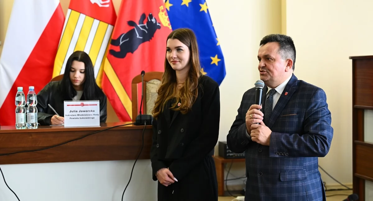 Młodzieżowa Rada Powiatu Łukowskiego angażuje się w historię i transport