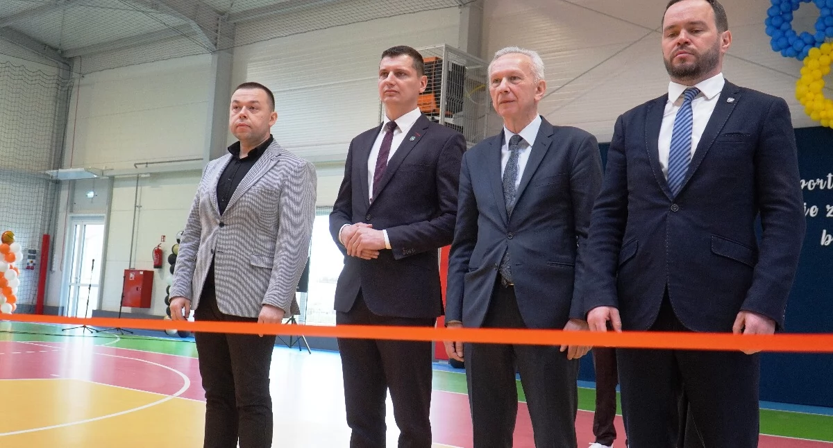 Trzebieszów  ma halę na miarę olimpijczyków! Wojewoda przeciął wstęgę w nowym „sercu sportu”
