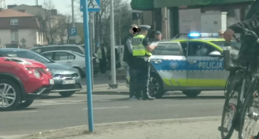 Czarna seria na drogach powiatu.   Potrącenie rowerzysty na Dmocha w Łukowie 