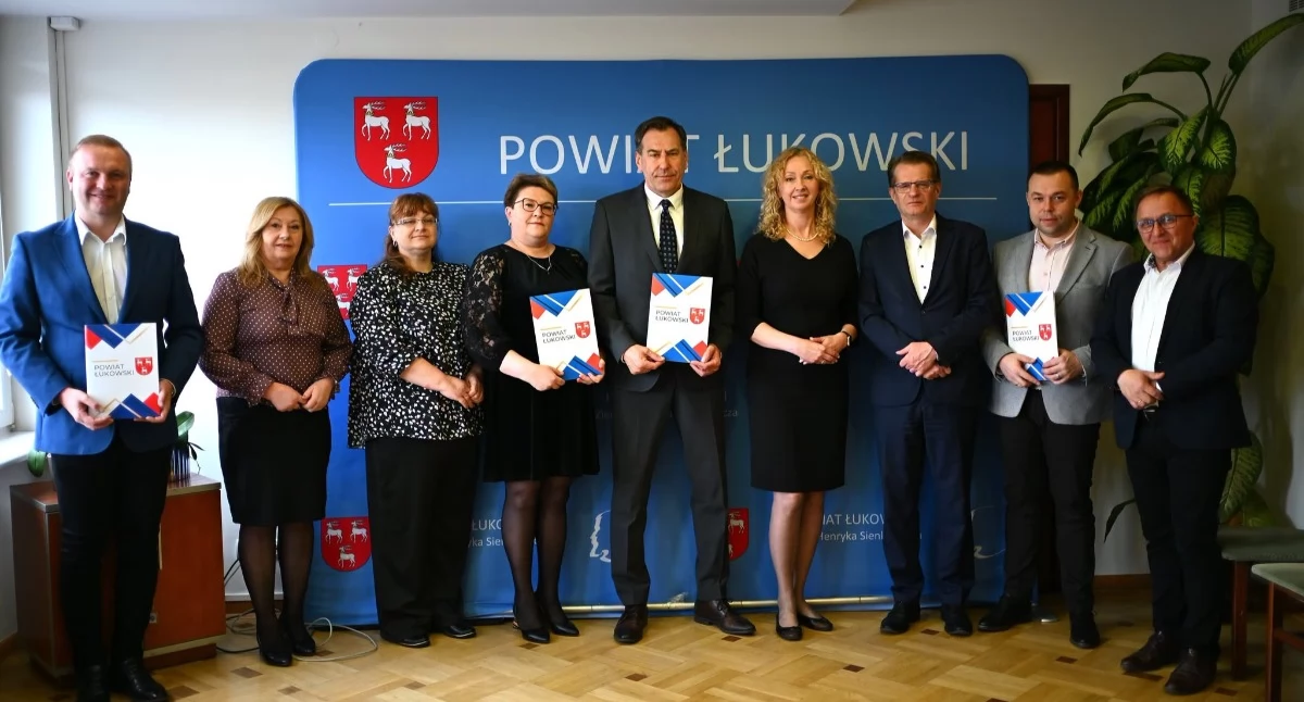 Inwestycja w bezpieczeństwo. Powiat Łukowski wspiera jubileuszowe jednostki OSP