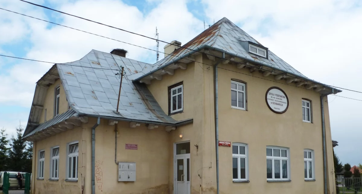 Historyczna szkoła w Szaniawach-Matysach odzyskuje dawny blask dzięki remontowi
