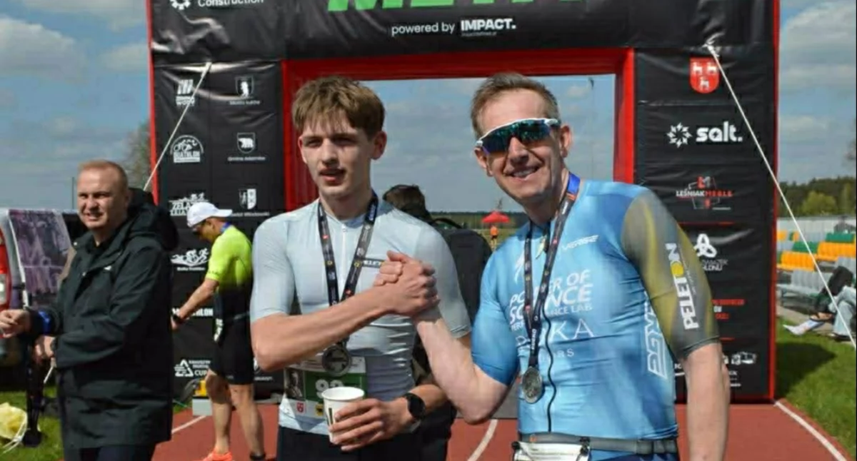 Młody łukowianin zadebiutował w duathlonie. Silny wiatr nie zatrzymał go przed podium
