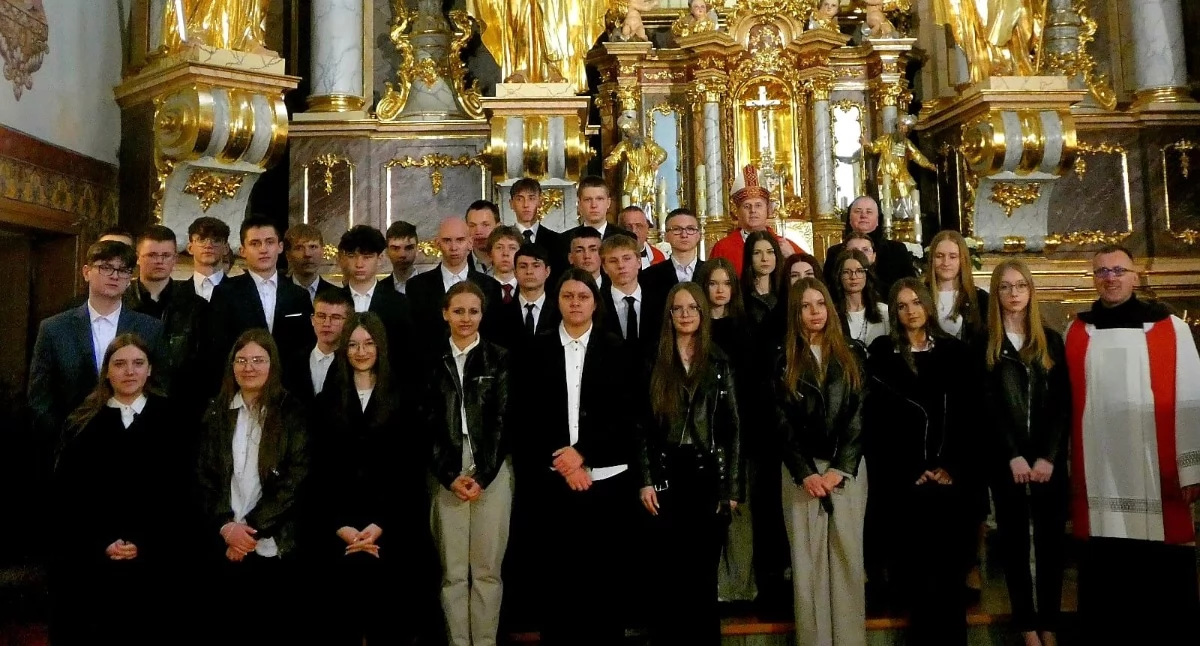 Bierzmowanie w Woli Gułowskiej: 36 młodych osób przyjęło sakrament